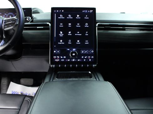 Used 2025 GMC Sierra EV Denali AWD/4WD image 18