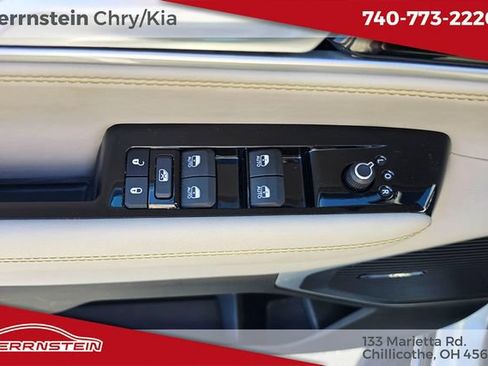 Used 2024 Jeep Wagoneer L Series II w/ Flexible Seating Group AWD/4WD image 12