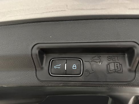 Used 2023 Ford Explorer XLT AWD/4WD image 16