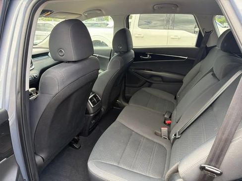 Used 2019 Kia Sorento L FWD image 10