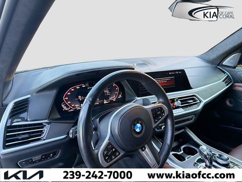 Used 2022 BMW X7 M50i image 25
