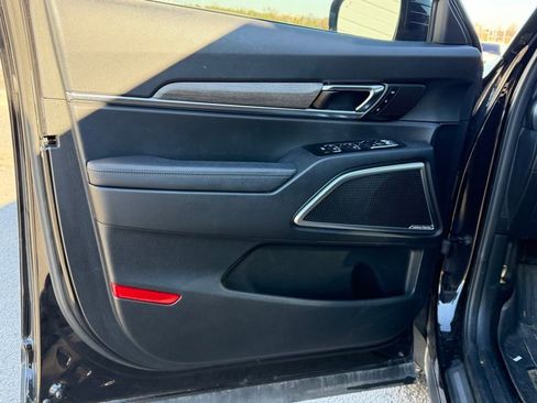 Used 2022 Kia Telluride SX w/ SX Prestige Package image 13