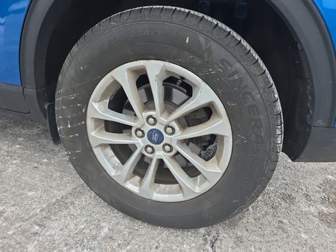 Used 2020 Ford Escape SE image 12