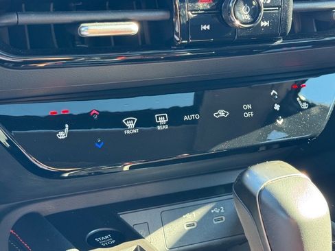 Certified 2025 Nissan Kicks SR w/ SR Premium Package image 20