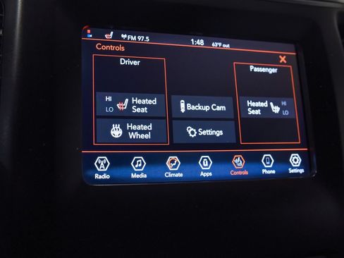 Used 2019 Jeep Cherokee Latitude Plus w/ Cold Weather Group FWD image 20