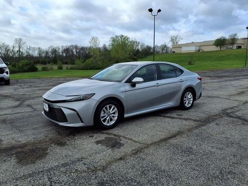 Used 2025 Toyota Camry LE FWD image 32