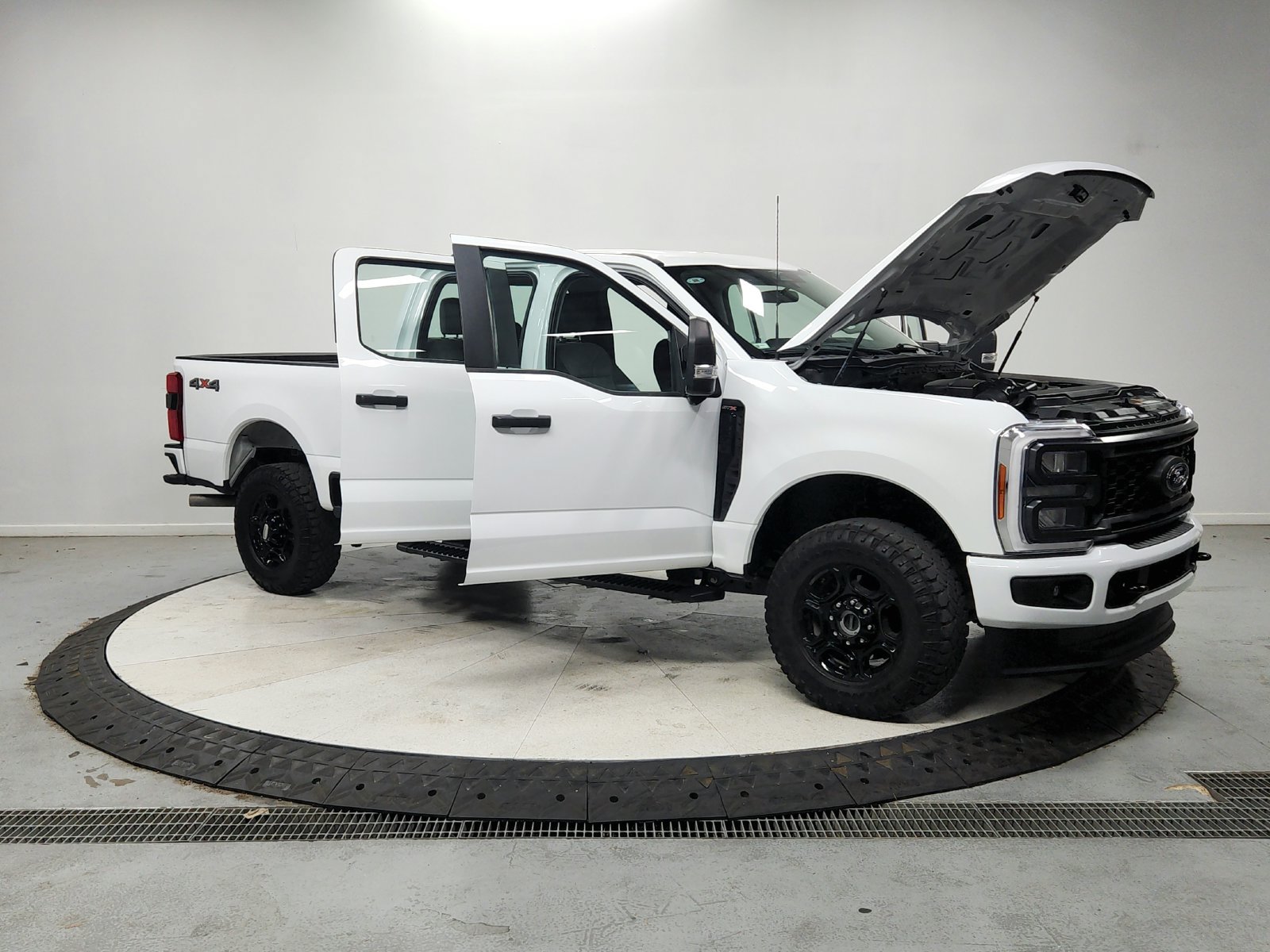 Used 2023 Ford F250 XL w/ STX Appearance Package AWD/4WD image 10