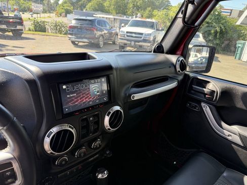 Used 2012 Jeep Wrangler Unlimited Sport AWD/4WD image 15
