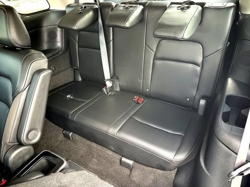 Used 2024 Nissan Pathfinder SL w/ SL Premium Package FWD image 26