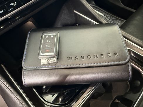 Used 2024 Jeep Wagoneer 4WD image 26