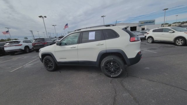 Used 2019 Jeep Cherokee Trailhawk AWD/4WD image 5