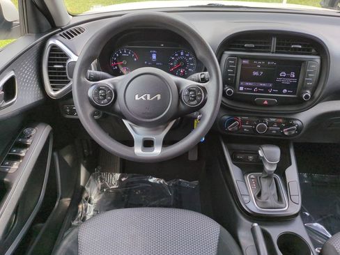 Certified 2022 Kia Soul LX w/ Technology Package FWD image 16