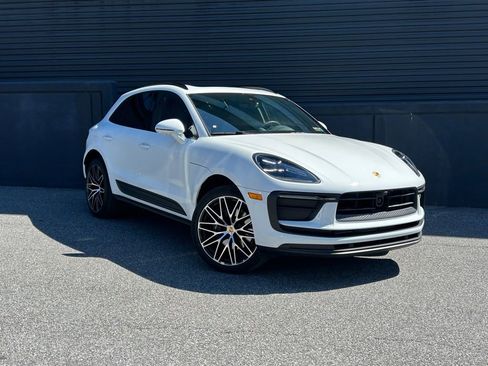 Certified 2026 Porsche Macan image 12