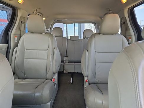 Used 2017 Toyota Sienna XLE AWD/4WD image 31