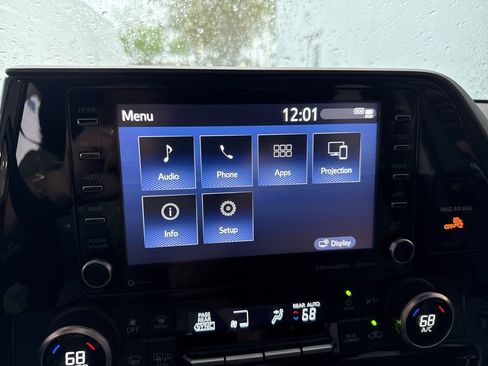 Used 2022 Toyota Highlander LE image 27