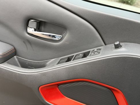 Used 2022 Nissan Frontier Pro-X image 22