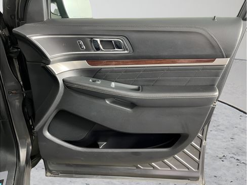 Used 2018 Ford Explorer Platinum AWD/4WD image 15