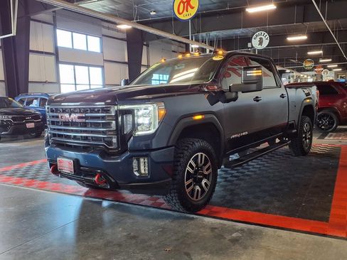 Used 2022 GMC Sierra 2500 AT4 w/ AT4 Preferred Package AWD/4WD image 3
