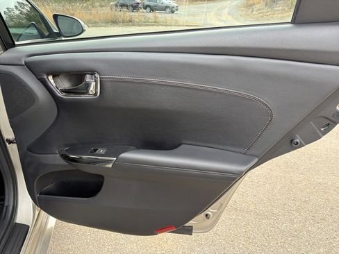 Used 2014 Toyota Avalon XLE image 16