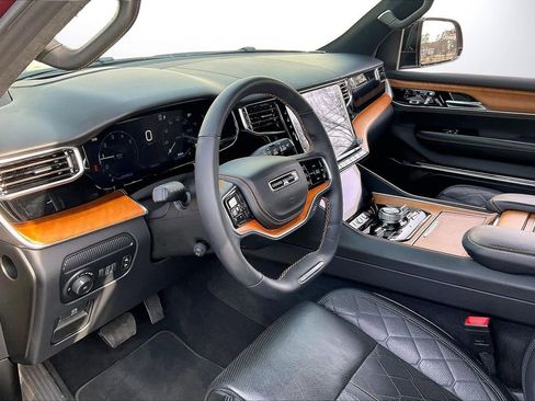 Used 2024 Jeep Grand Wagoneer Series III w/ HD Trailer Tow Package image 21