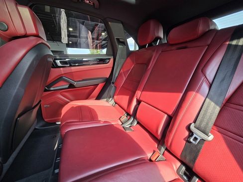 Used 2019 Porsche Cayenne image 17