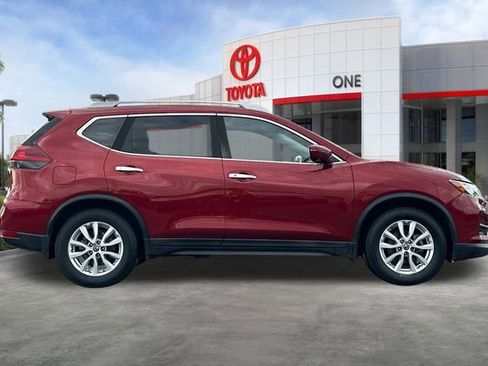 Used 2018 Nissan Rogue SV w/ Premium Package image 3