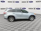 Used 2014 Toyota Highlander LE image 2
