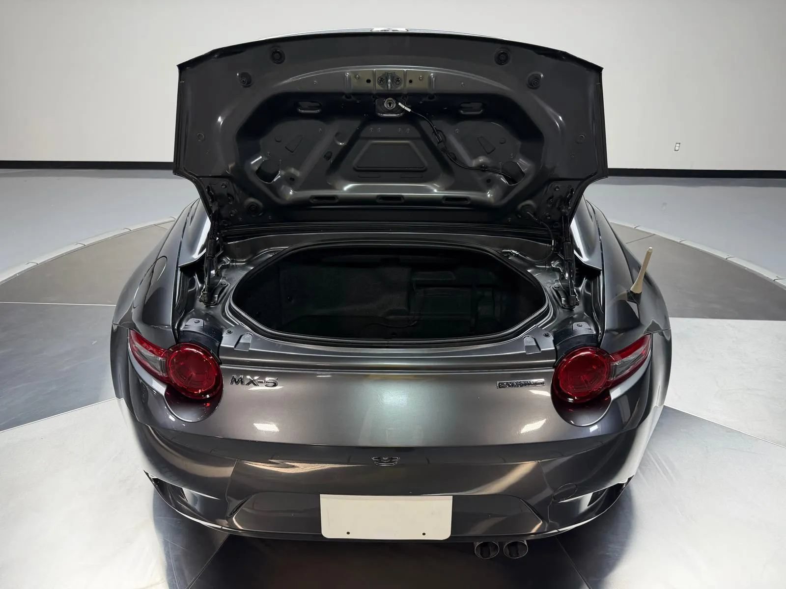 Used 2022 MAZDA MX-5 Miata RF Grand Touring RWD image 13
