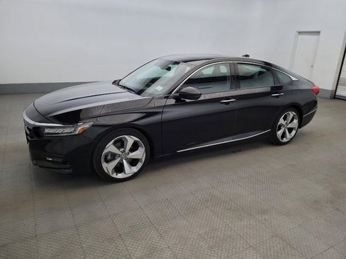 Used 2018 Honda Accord Touring image 2