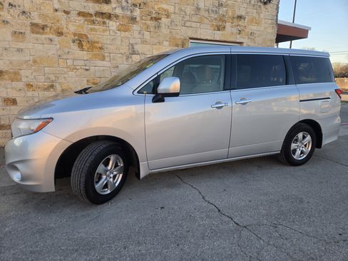 Used 2015 Nissan Quest SV image 2