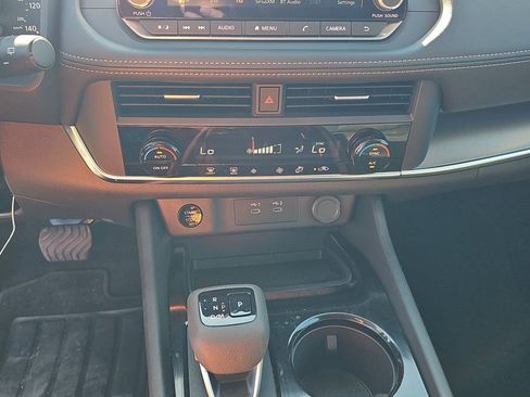 Used 2026 Nissan Rogue SV image 11