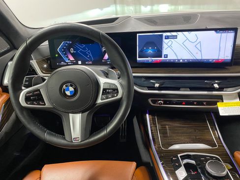 Used 2025 BMW X7 xDrive40i w/ M Sport Package image 2