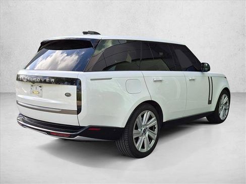 Used 2023 Land Rover Range Rover SE AWD/4WD image 5