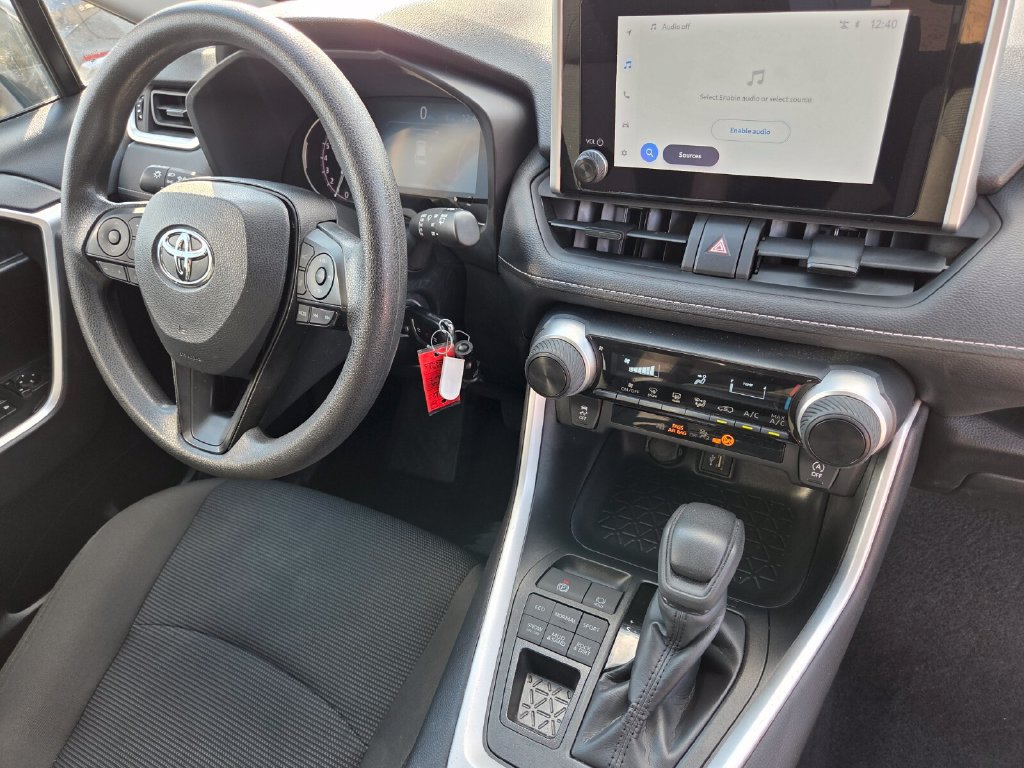 Used 2025 Toyota RAV4 LE AWD/4WD image 31