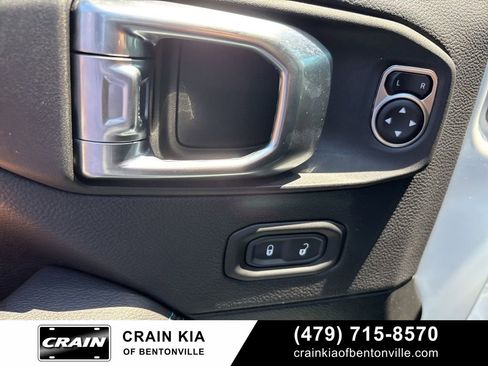 Used 2023 Jeep Wrangler Unlimited Rubicon 4xe w/ Cold Weather Group AWD/4WD image 10