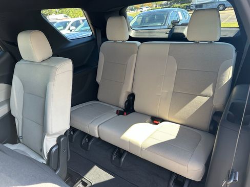 Used 2022 Chevrolet Traverse LS image 10