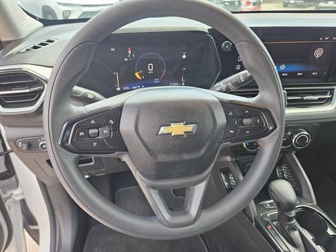 Used 2025 Chevrolet TrailBlazer LT AWD/4WD image 18