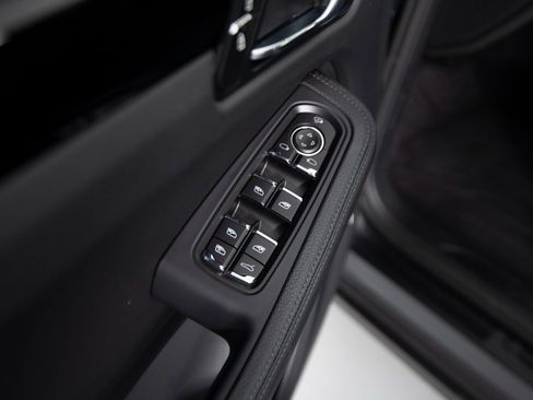 Certified 2025 Porsche Macan image 20