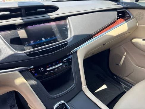 Used 2017 Cadillac XT5 Premium Luxury FWD image 21