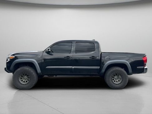 Used 2017 Toyota Tacoma TRD Off-Road w/ Tow Package (A/T) AWD/4WD image 11