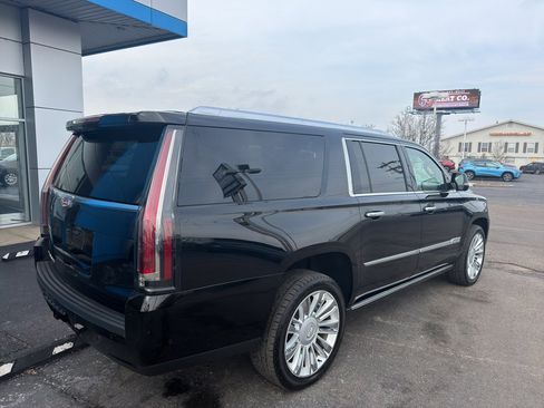 Used 2019 Cadillac Escalade ESV Platinum image 3