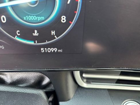 Used 2022 Hyundai Elantra Limited image 19