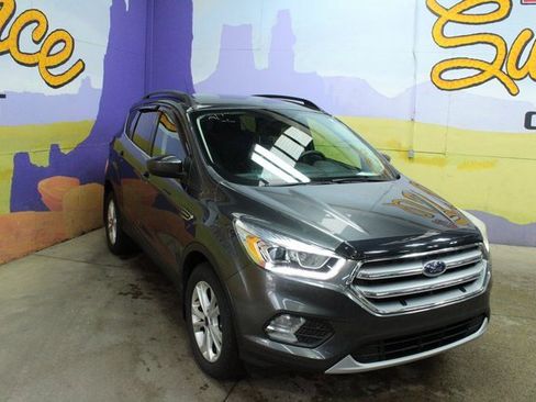 Used 2017 Ford Escape SE w/ Equipment Group 201A image 2
