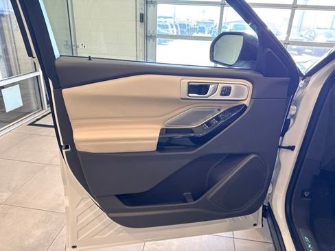 Used 2022 Ford Explorer Platinum w/ Equipment Group 601A image 13