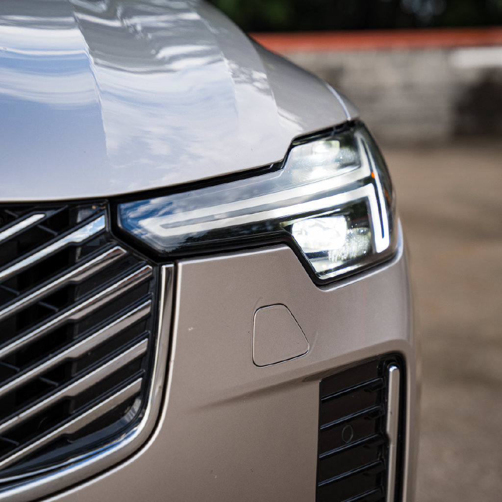 Certified 2025 Volvo XC90 T8 Plus w/ Protection Package Premier AWD/4WD image 4