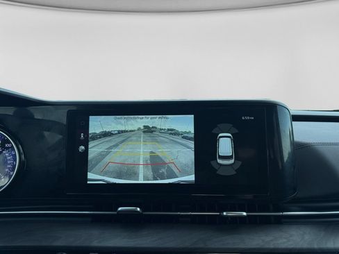 Used 2024 Kia Carnival EX FWD image 11