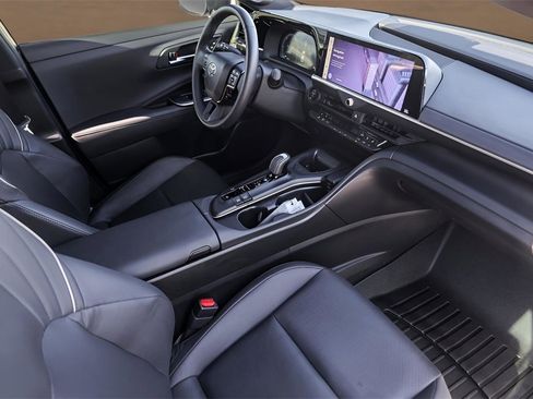 Used 2023 Toyota Crown Limited image 29