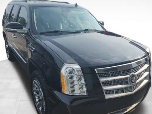 Used 2012 Cadillac Escalade Platinum AWD/4WD image 3