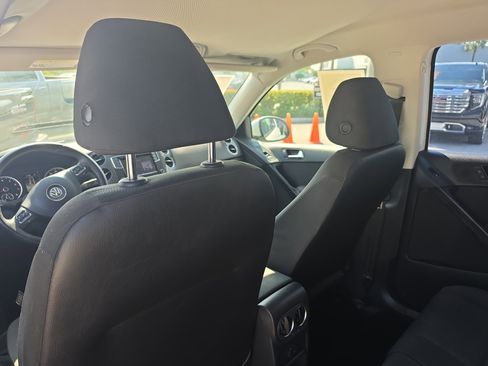 Used 2018 Volkswagen Tiguan Limited w/ Premium Package image 13