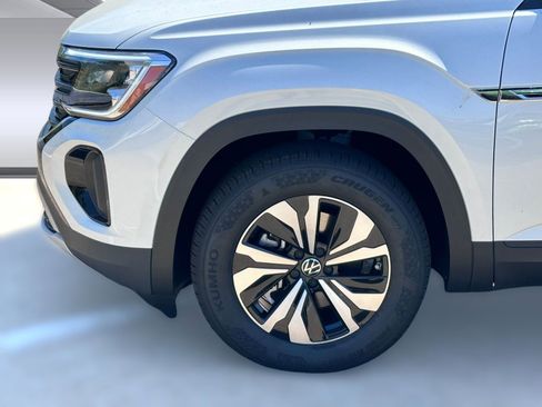 New 2026 Volkswagen Atlas Cross Sport SE image 11